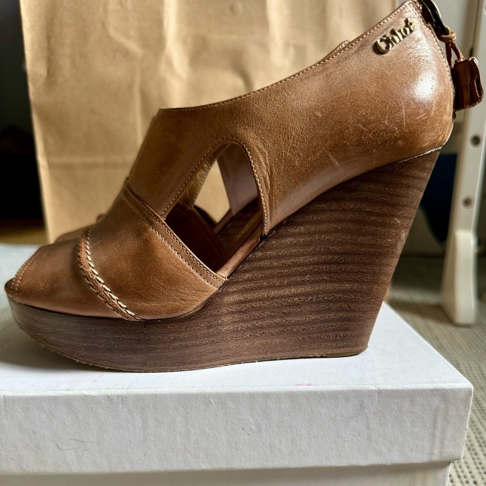 CHLOÉ Leather Tassel Accents Slingback Pumps